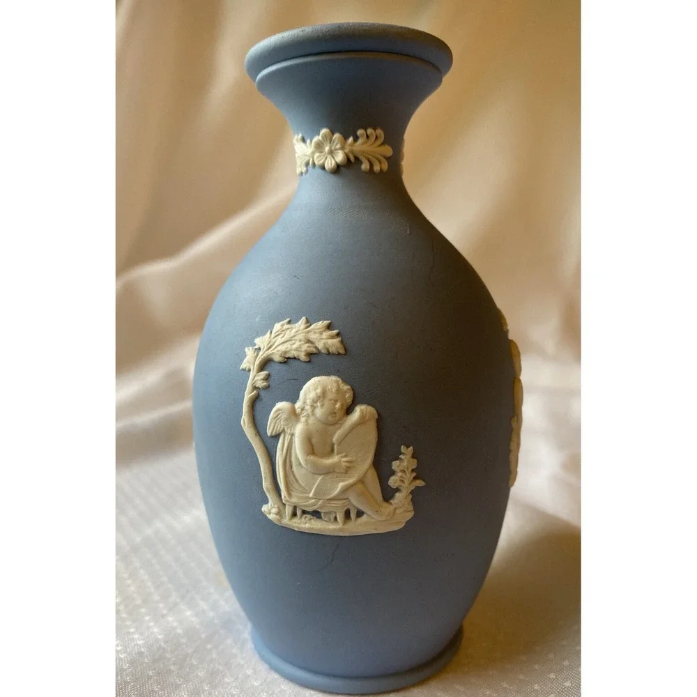 Wedgwood vintage porcelain
